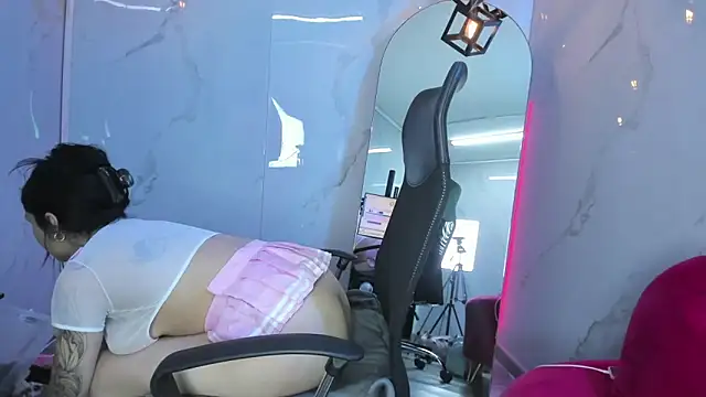 ChloeeTompson  online show from November 9, 2025, 3:05 am