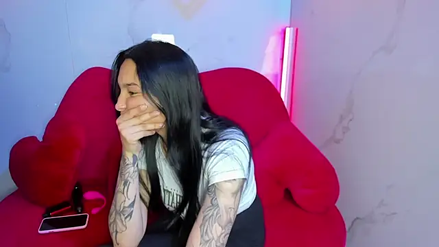 ChloeeTompson  online show from November 11, 2025, 2:44 am