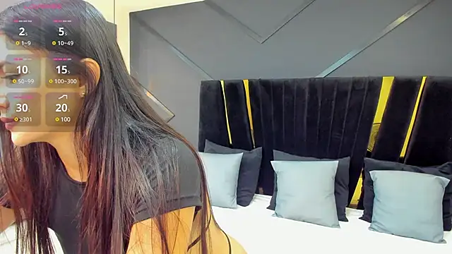 emilie xx  online show from December 5, 2024, 5:28 pm