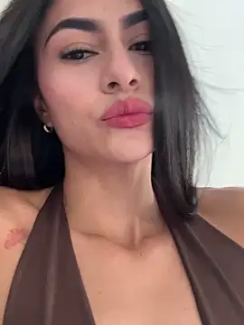 emilie xx  online show from April 4, 2026, 8:28 pm