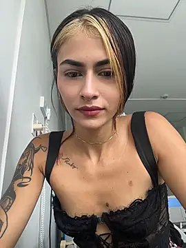 emilie xx  online show from June 25, 2026, 4:22 pm