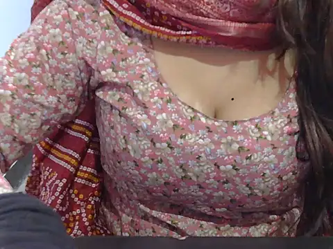 Snapshot of cutie-taara chatting on January 16, 2025, 12:20 pm cutie-taara online show from January 16, 2025, 12:20 pm