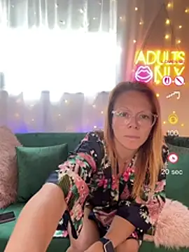 Snapshot of MelodyRoseUk chatting on May 29, 2026, 12:47 pm MelodyRoseUk online show from May 29, 2026, 12:47 pm