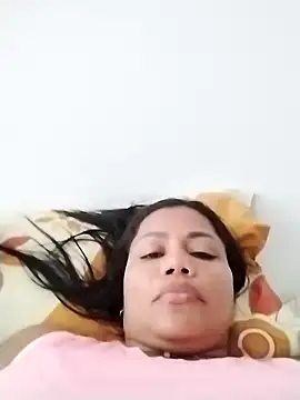 KarenGuzman  online show from December 4, 2024, 9:35 pm