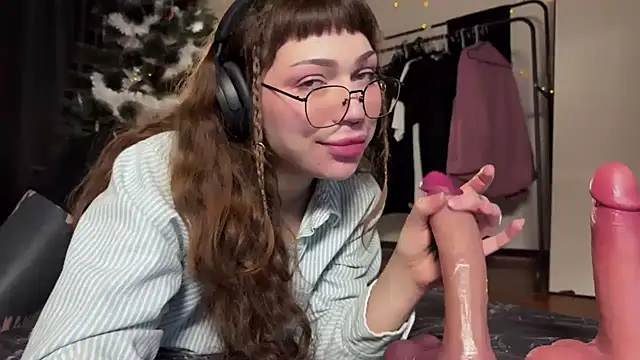 PaulaPratt online show from December 16, 2024, 3:32 pm