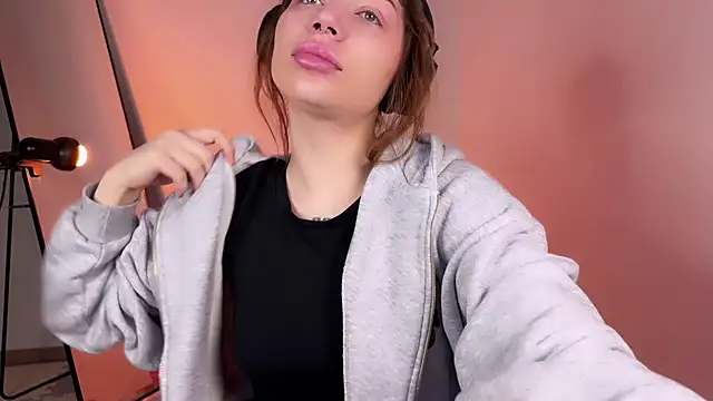 PaulaPratt online show from February 26, 2025, 3:42 am