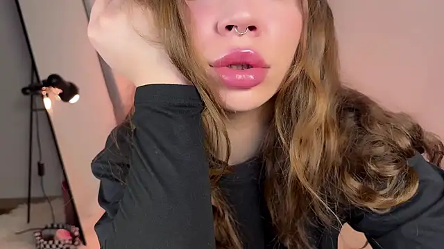 PaulaPratt online show from March 21, 2025, 4:17 am