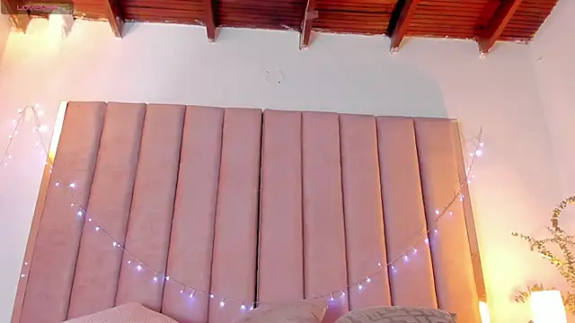 Snapshot of VICTORIA_RASH chatting on January 17, 2025, 9:39 pm VICTORIA RASH online show from January 17, 2025, 9:39 pm