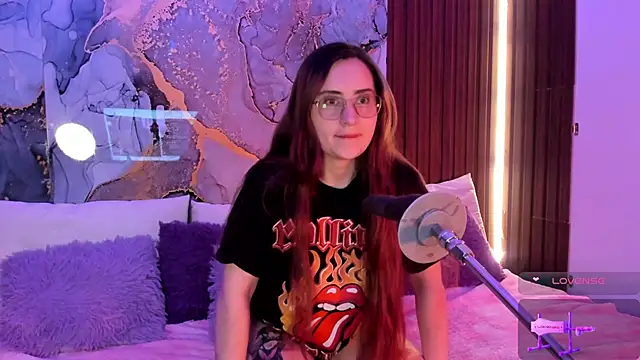 centaurigirl online show from November 9, 2025, 2:54 am