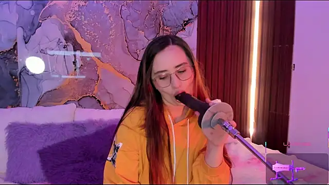 centaurigirl online show from December 15, 2025, 12:37 am