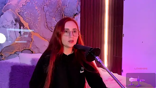 centaurigirl online show from December 21, 2025, 4:41 am