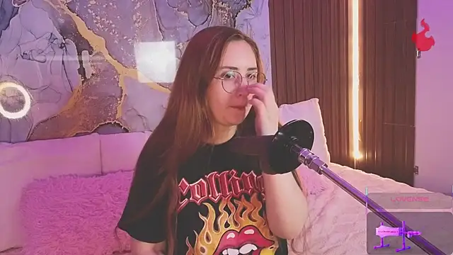 centaurigirl online show from June 1, 2026, 3:30 am
