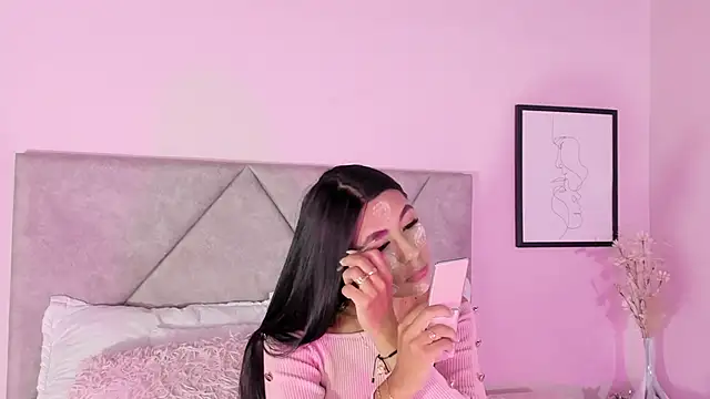 Snapshot of Emilyh_ chatting on November 11, 2025, 11:10 am Emilyh online show from November 11, 2025, 11:10 am