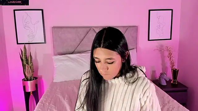 Snapshot of Emilyh_ chatting on December 2, 2025, 10:31 am Emilyh online show from December 2, 2025, 10:31 am