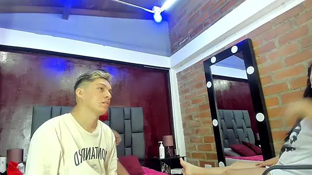 EmilyHot 1 online show from December 13, 2024, 1:01 pm