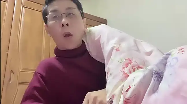 Snapshot of TGH521 chatting on January 16, 2025, 1:04 pm TGH521 online show from January 16, 2025, 1:04 pm