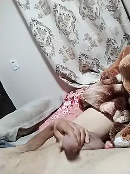 uelytom online show from December 3, 2025, 9:40 am