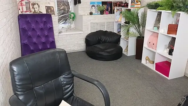 Snapshot of Nika_Kitten chatting on April 14, 2026, 9:26 am Nika Kitten online show from April 14, 2026, 9:26 am