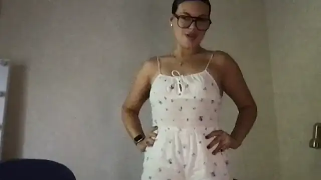 Snapshot of MoonriseGoddess chatting on July 20, 2026, 10:39 am MoonriseGoddess online show from July 20, 2026, 10:39 am
