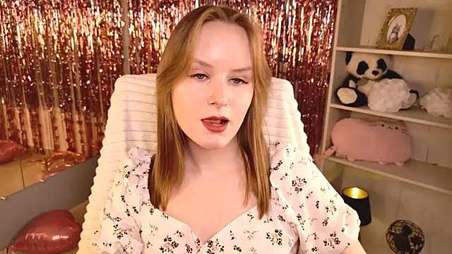 VivienLeeigh online show from May 28, 2026, 4:43 am