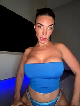 krissiswrld- online show from November 13, 2025, 4:17 pm