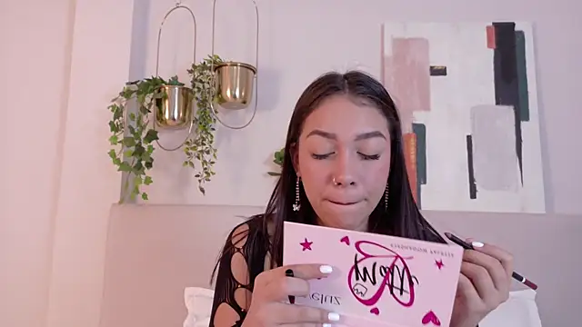 Snapshot of MiaOconner chatting on January 7, 2025, 1:03 pm MiaOconner online show from January 7, 2025, 1:03 pm