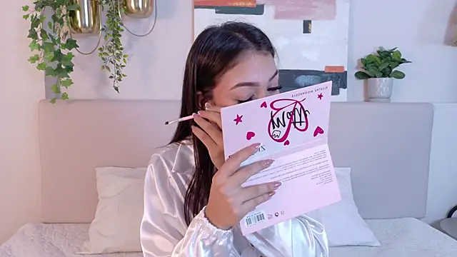 Snapshot of MiaOconner chatting on February 1, 2025, 11:43 am MiaOconner online show from February 1, 2025, 11:43 am