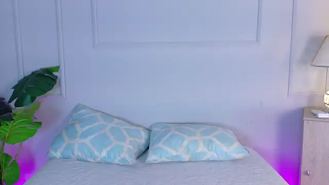 Snapshot of MiaOconner chatting on September 10, 2025, 7:47 pm MiaOconner online show from September 10, 2025, 7:47 pm