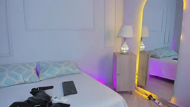 Snapshot of MiaOconner chatting on October 23, 2025, 9:24 pm MiaOconner online show from October 23, 2025, 9:24 pm