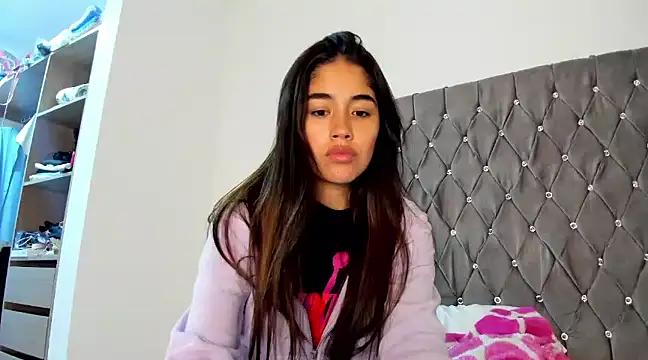 AriaMontgomery online show from December 18, 2024, 5:15 am