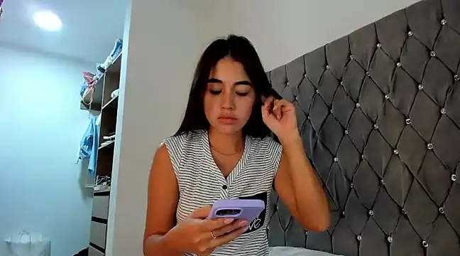 AriaMontgomery online show from December 19, 2024, 7:40 pm