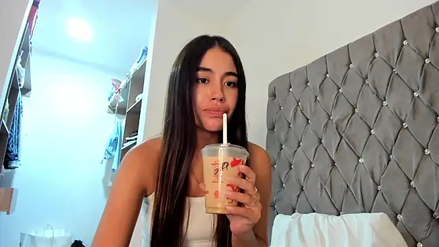 AriaMontgomery online show from December 22, 2024, 2:49 am