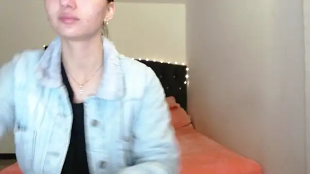 holy juli online show from March 26, 2026, 5:13 am