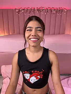 Snapshot of KellyOlsenbe chatting on July 9, 2026, 9:08 pm KellyOlsenbe online show from July 9, 2026, 9:08 pm