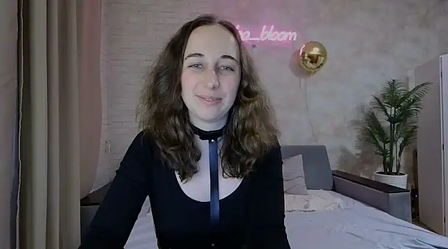 Anika bloom online show from February 16, 2025, 3:04 am