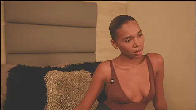 Lily Miiller online show from February 15, 2026, 10:06 pm