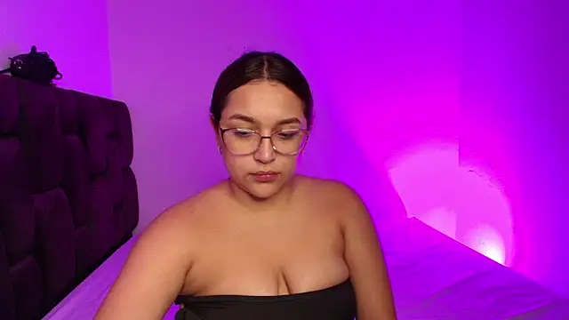 EmilySavvato online show from March 16, 2025, 10:20 pm