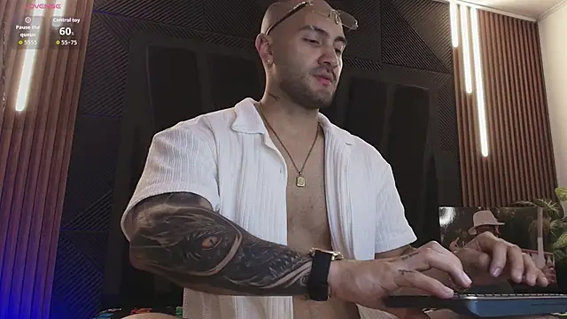 JeanColleman online show from March 12, 2026, 11:33 pm