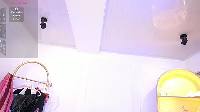 elasummer online show from December 18, 2025, 12:33 pm