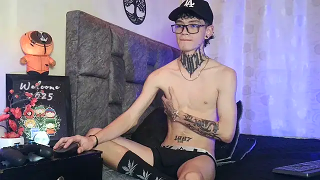 Snapshot of Dan_brownn chatting on February 9, 2025, 7:41 pm Dan brownn online show from February 9, 2025, 7:41 pm