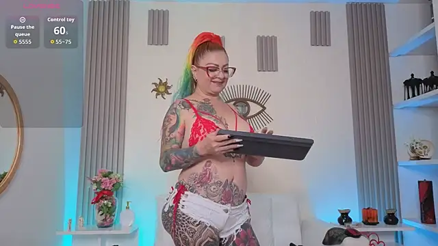 Snapshot of EMILY_ROUSSE71 chatting on May 25, 2026, 10:38 pm EMILY ROUSSE71 online show from May 25, 2026, 10:38 pm