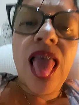 Snapshot of Sharongirl07 chatting on April 4, 2026, 3:38 am Sharongirl07 online show from April 4, 2026, 3:38 am