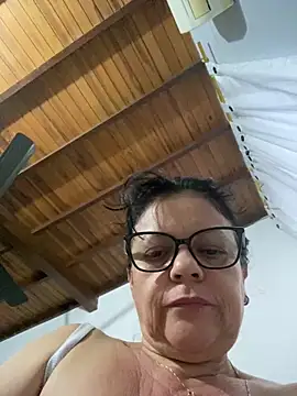 Snapshot of Sharongirl07 chatting on April 10, 2026, 10:53 am Sharongirl07 online show from April 10, 2026, 10:53 am