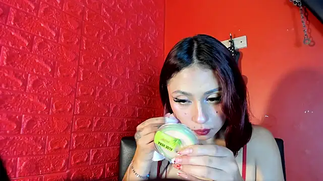 Monttserratt online show from November 24, 2025, 7:13 pm