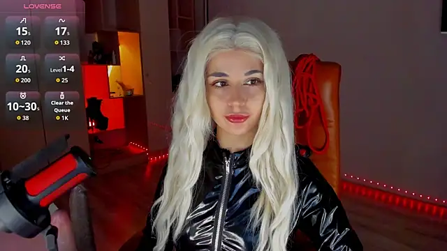 mollyposhh online show from February 4, 2026, 7:53 pm