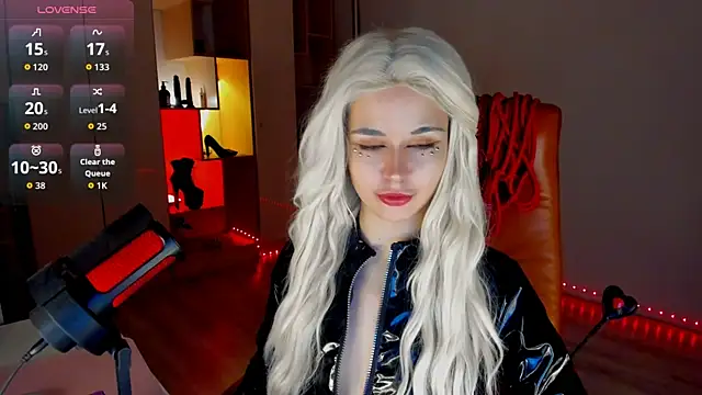 mollyposhh online show from March 11, 2026, 6:03 pm