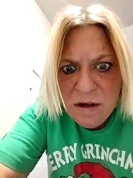 Snapshot of Playmate86 chatting on December 8, 2024, 5:07 am Playmate86 online show from December 8, 2024, 5:07 am