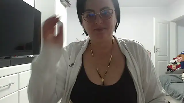 Amandamuller1982 online show from November 2, 2025, 3:47 pm