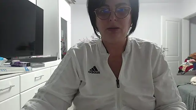 Amandamuller1982 online show from November 20, 2025, 8:52 pm