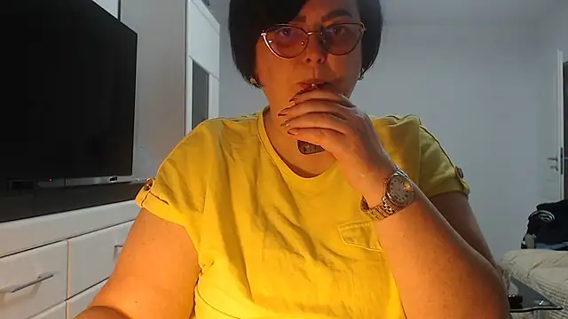 Snapshot of Amandamuller1982 chatting on April 13, 2026, 5:29 pm Amandamuller1982 online show from April 13, 2026, 5:29 pm